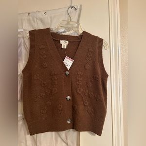 CUTE CUTE NEW WITH TAGS!!

Jessica Simpson sweater vest Brown soft & warm